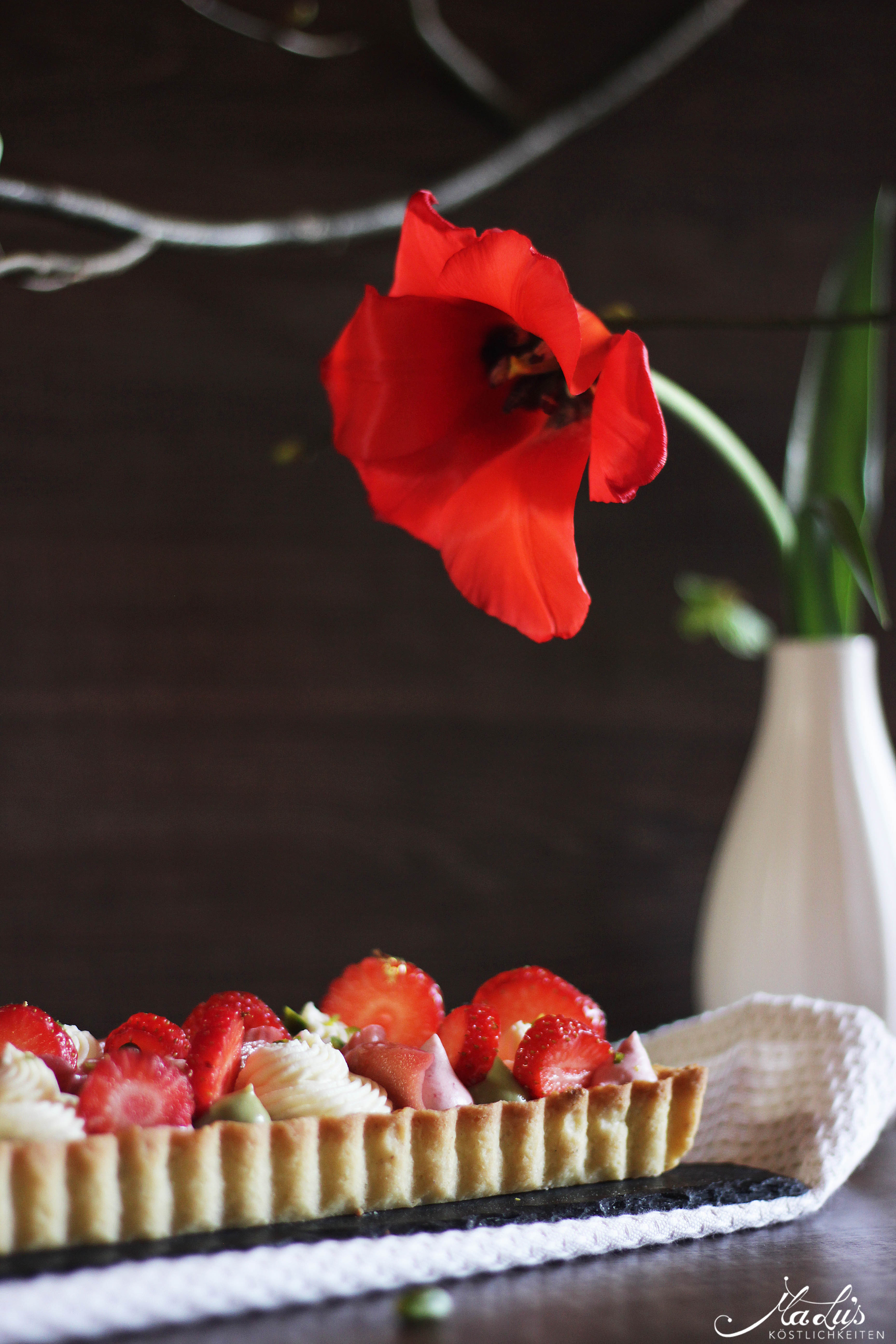 Pistazientarte mit Erdbeeren & Rhabarber 5