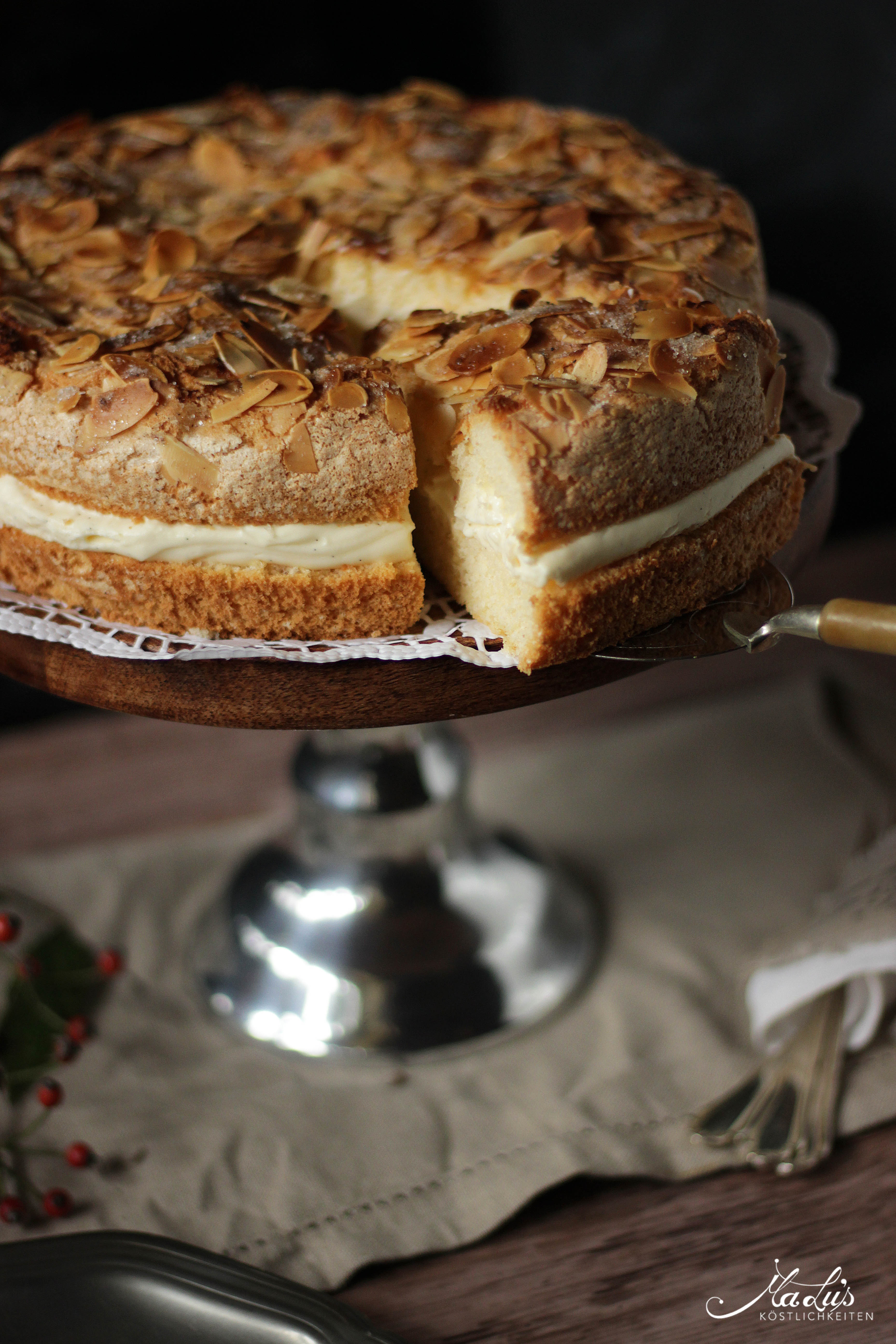 Feiner Bienenstich mit zarter Vanillecreme - Schnell und einfach ohne ...