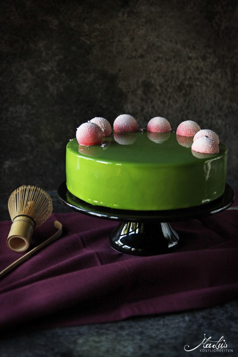 Matcha-Limetten Torte mit Himbeere &amp; schwarzem Sesam - Maren Lubbe ...