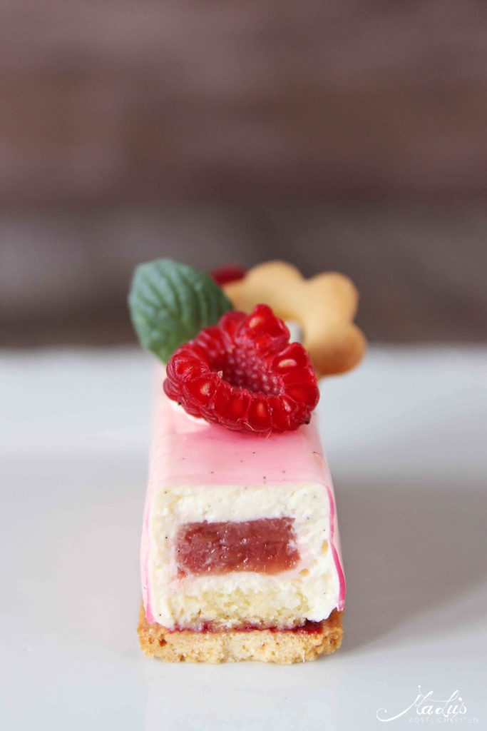 Rhabarber-Himbeer-Vanille Törtchen - Maren Lubbe - Feine Köstlichkeiten