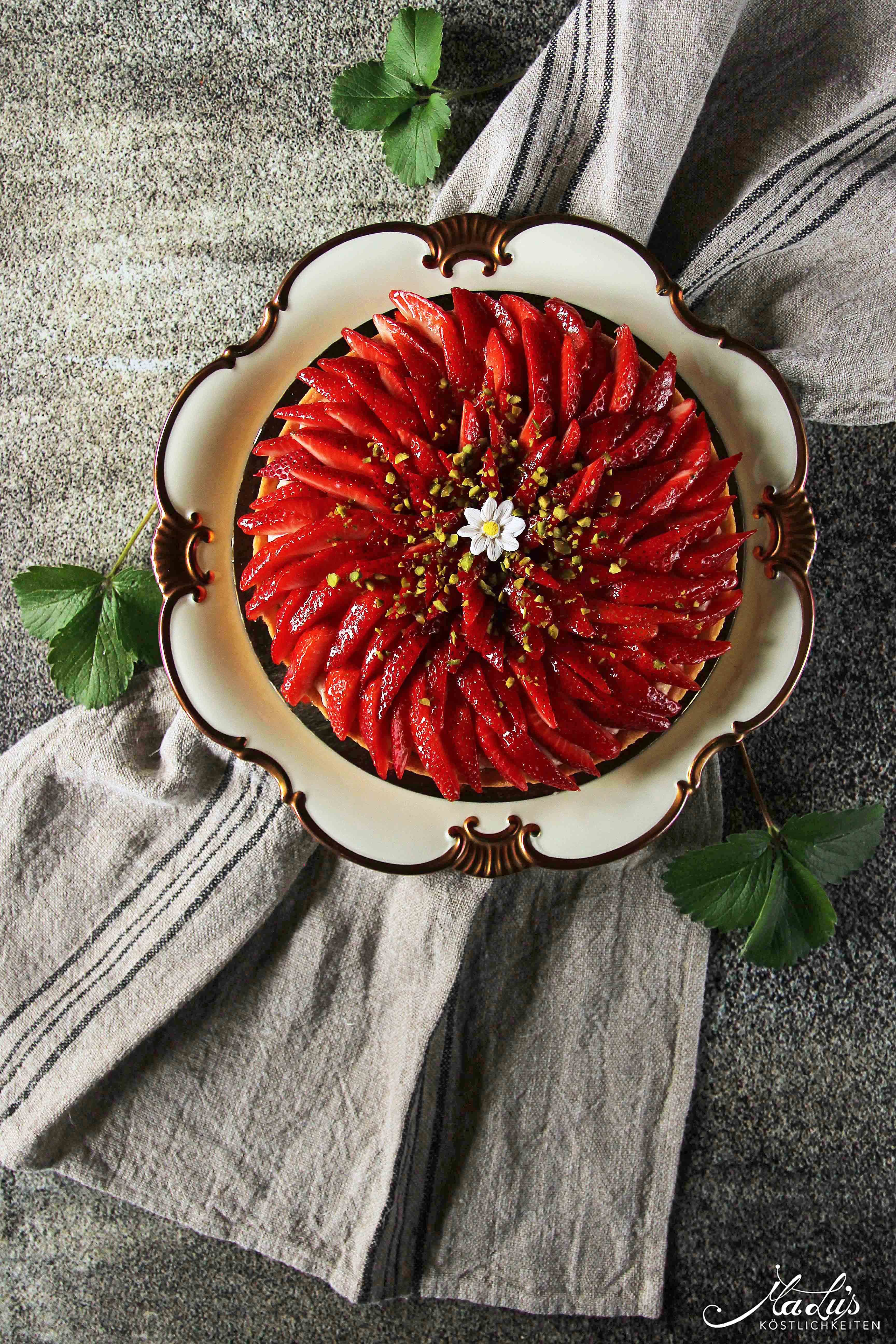 Erdbeertarte mit Pistazien, Tonka & Zitronenfrischkäsecreme