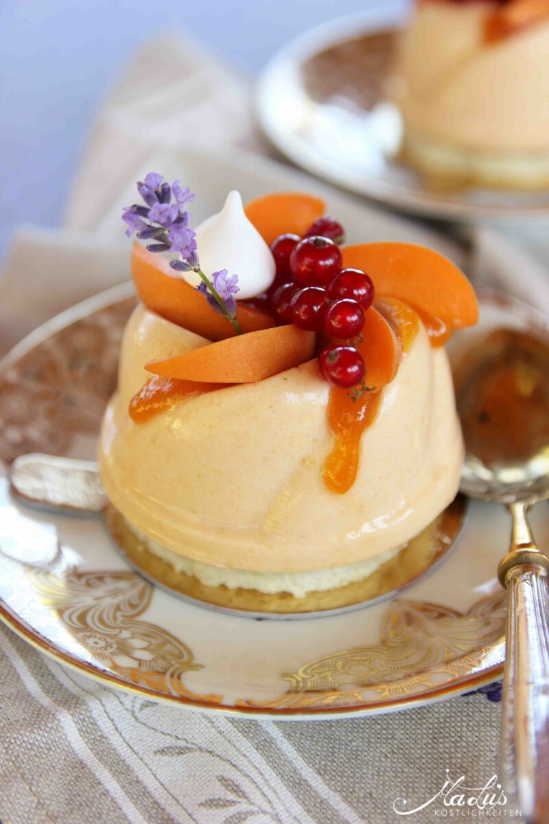 Aprikosentörtchen mit Johannisbeeren & Lavendel