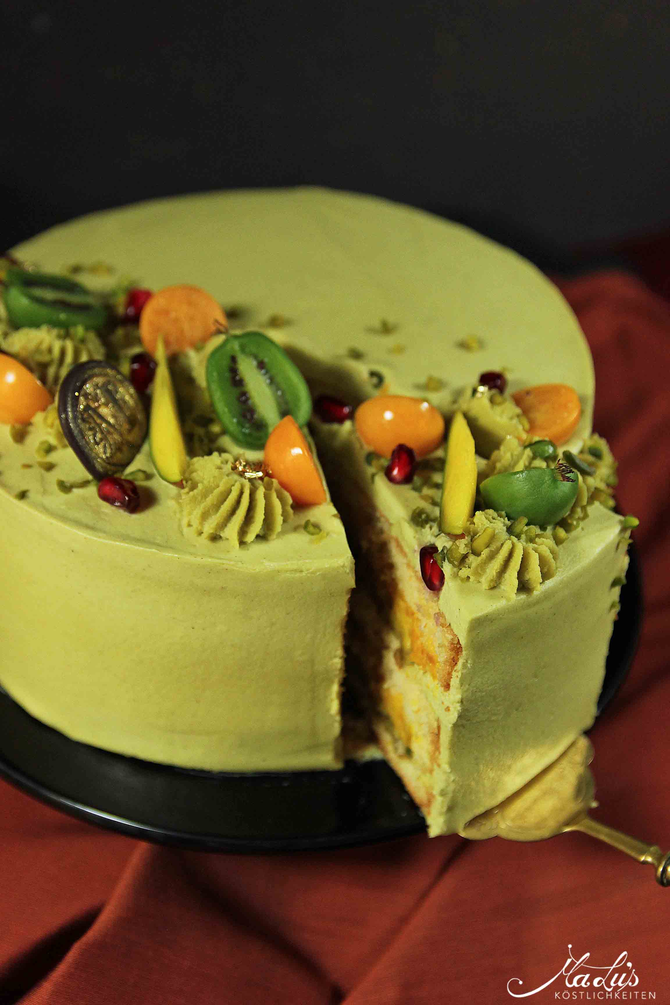 Pistazien Torte mit Mango & Physalis