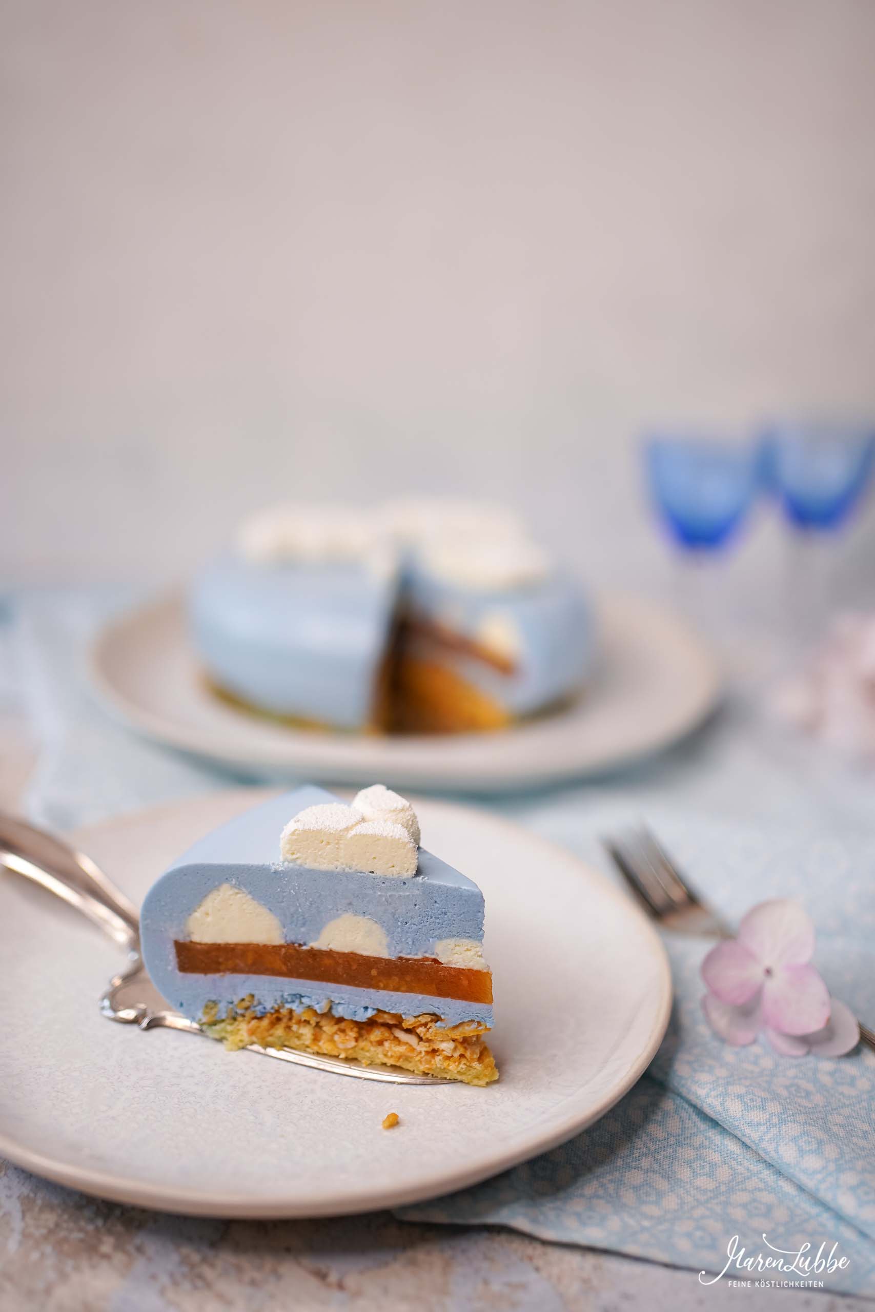 Wolke 7 - NatÃ¼rlich himmelblaue Torte mit Kokos, Aprikose & Physalis