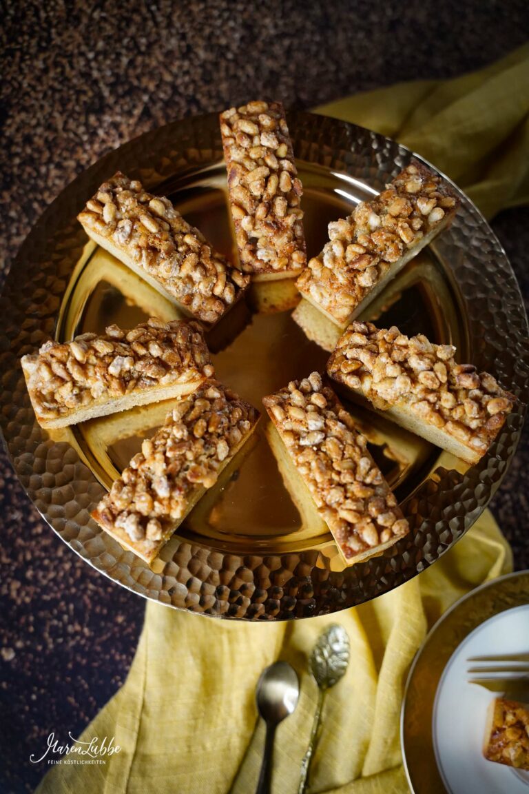 Feine Financiers mit karamellisierten Pinienkernen - Maren Lubbe ... Feine Financiers mit karamellisierten Pinienkernen - Maren Lubbe ...