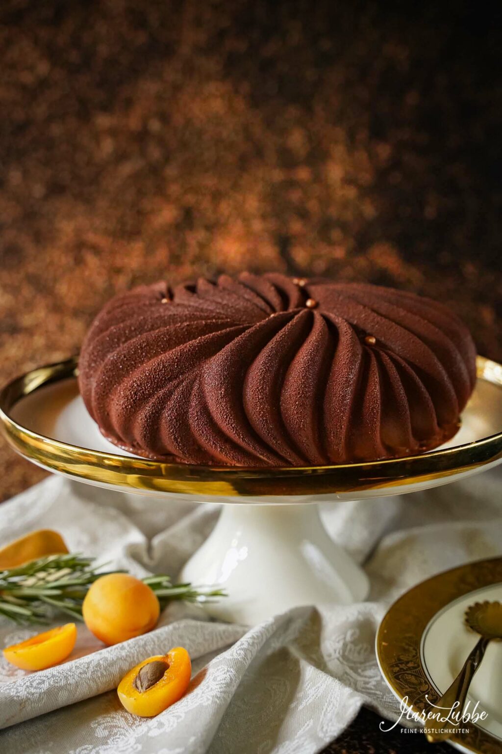 Schokoladentorte mit Orange, Aprikose &amp; Rosmarin - Maren Lubbe - Feine ...
