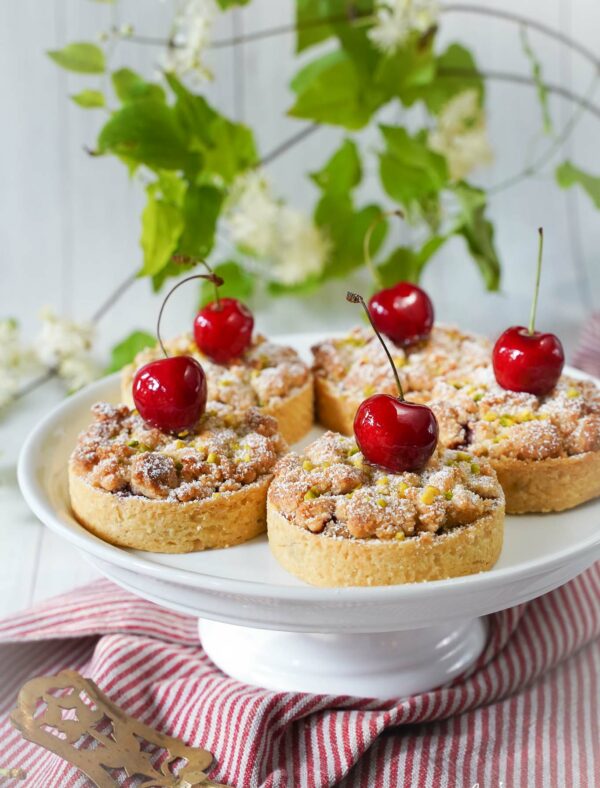 Knusprige Kirschtartelettes mit Pistazien nach Pierre Hermé