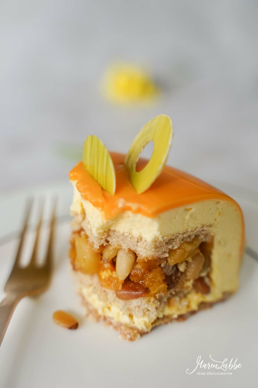 Mascarpone-Orangentorte mit Äpfeln, Aprikosen &amp; Pinienkernen - Maren ...