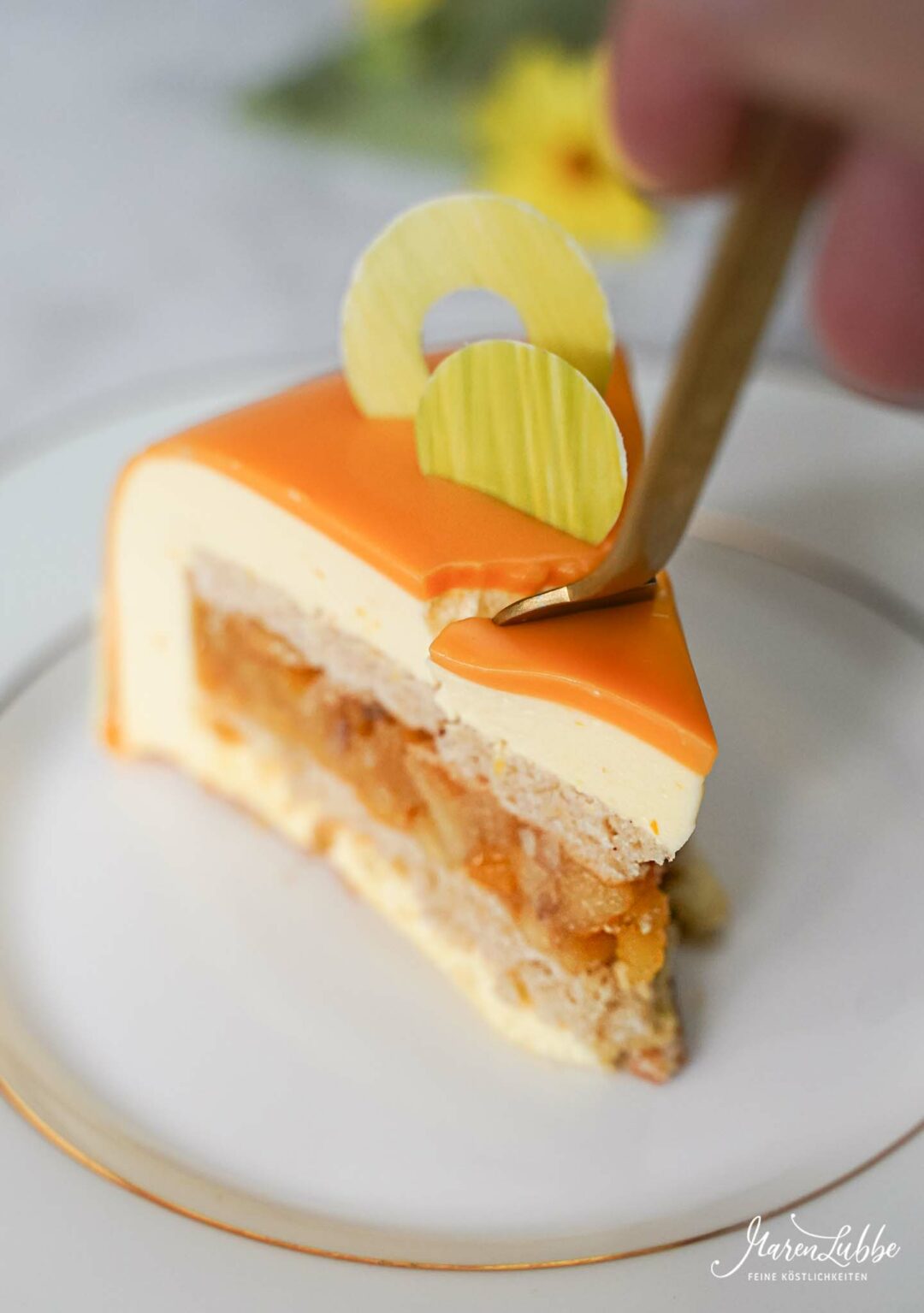 Mascarpone-Orangentorte mit Äpfeln, Aprikosen &amp; Pinienkernen - Maren ...