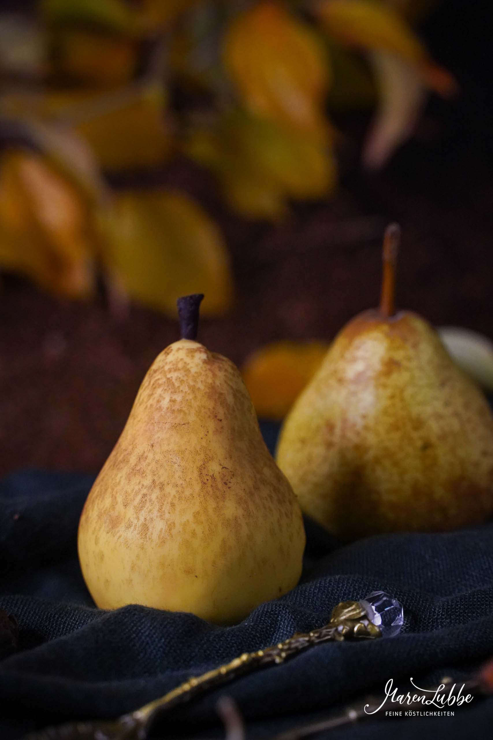 Die Birne - Desserttörtchen und echte Frucht im Vergleich