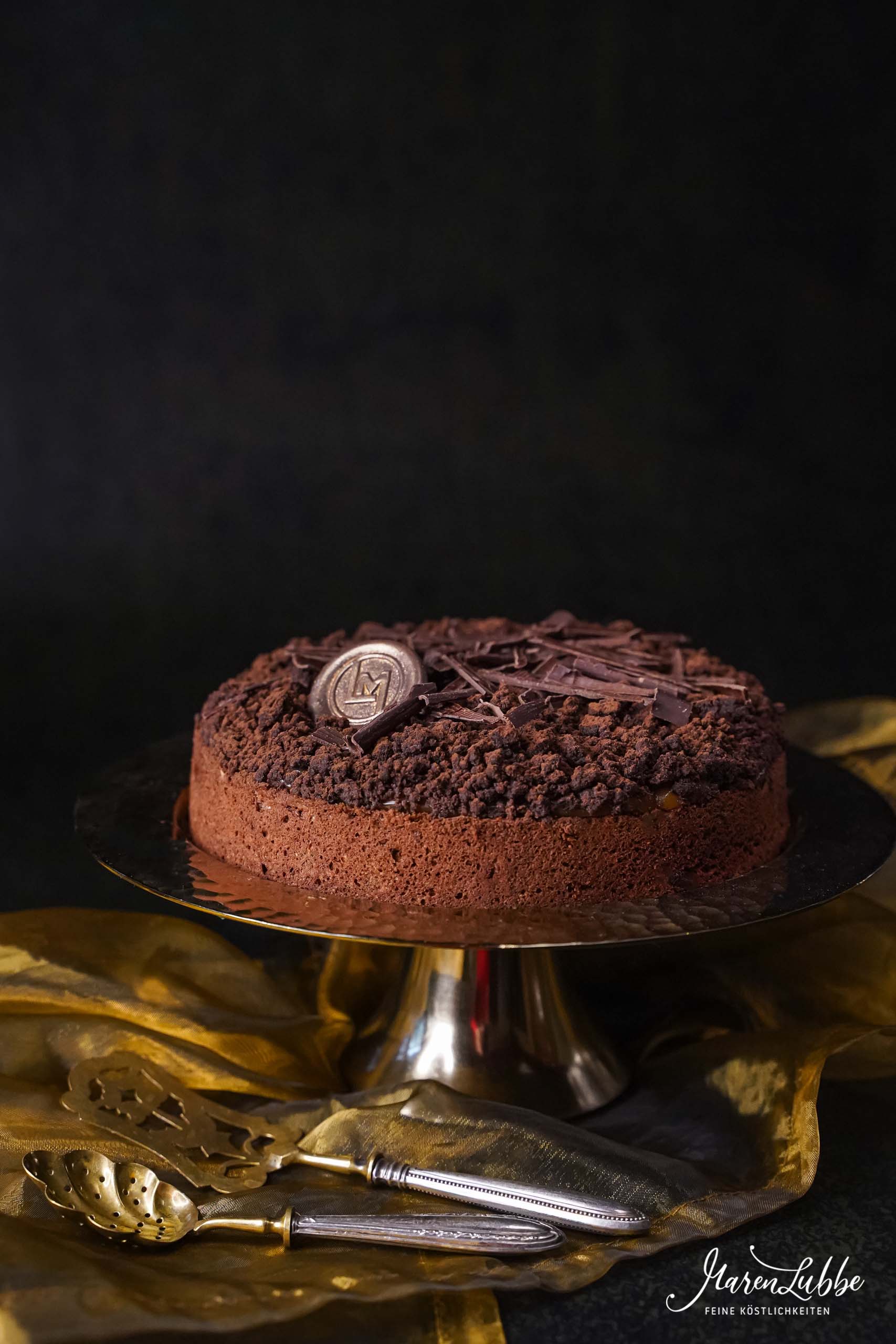 Saftiger Schokokuchen mit Salzkaramell & Streuseln