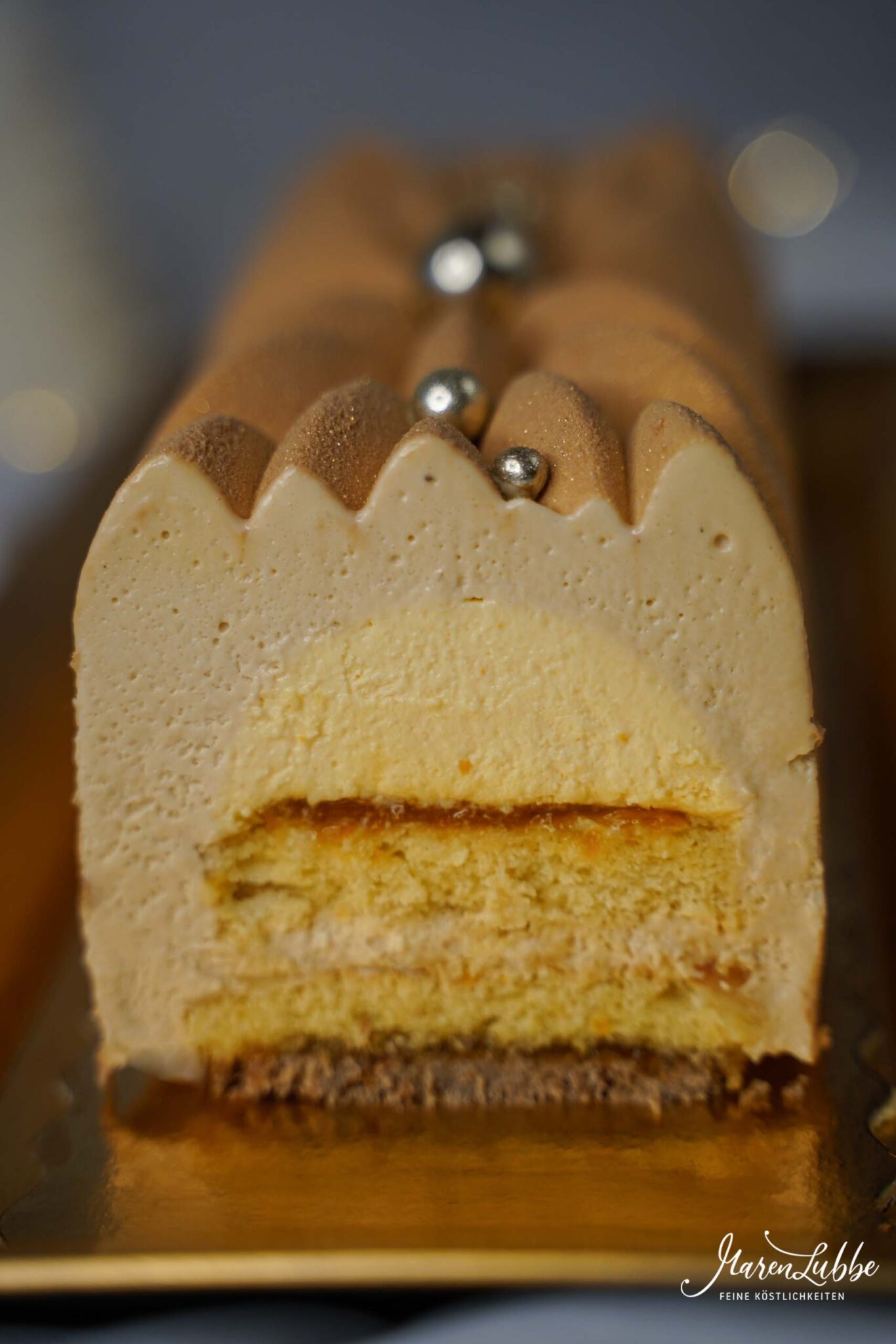 Sahnige Orangen-Karamell Bûche - Maren Lubbe - Feine Köstlichkeiten