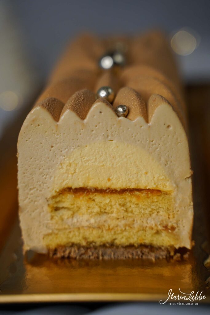 Sahnige Orangen-Karamell Bûche - Maren Lubbe - Feine Köstlichkeiten