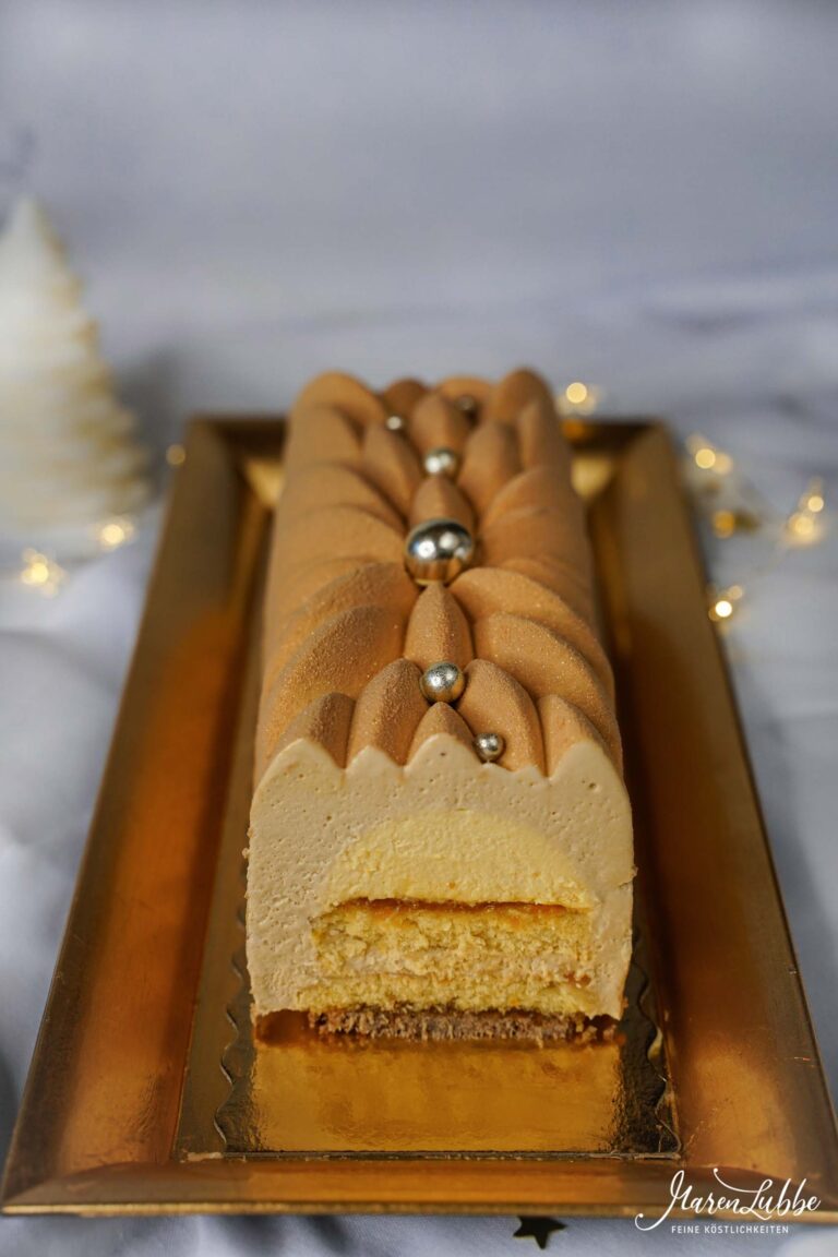 Sahnige Orangen-Karamell Bûche - Maren Lubbe - Feine Köstlichkeiten