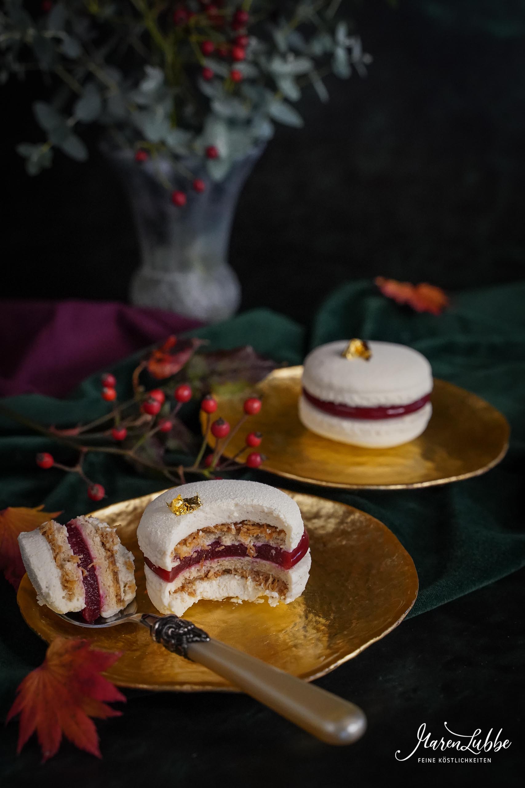Vanille Macaron Törtchen mit Pfefferzwetschgen