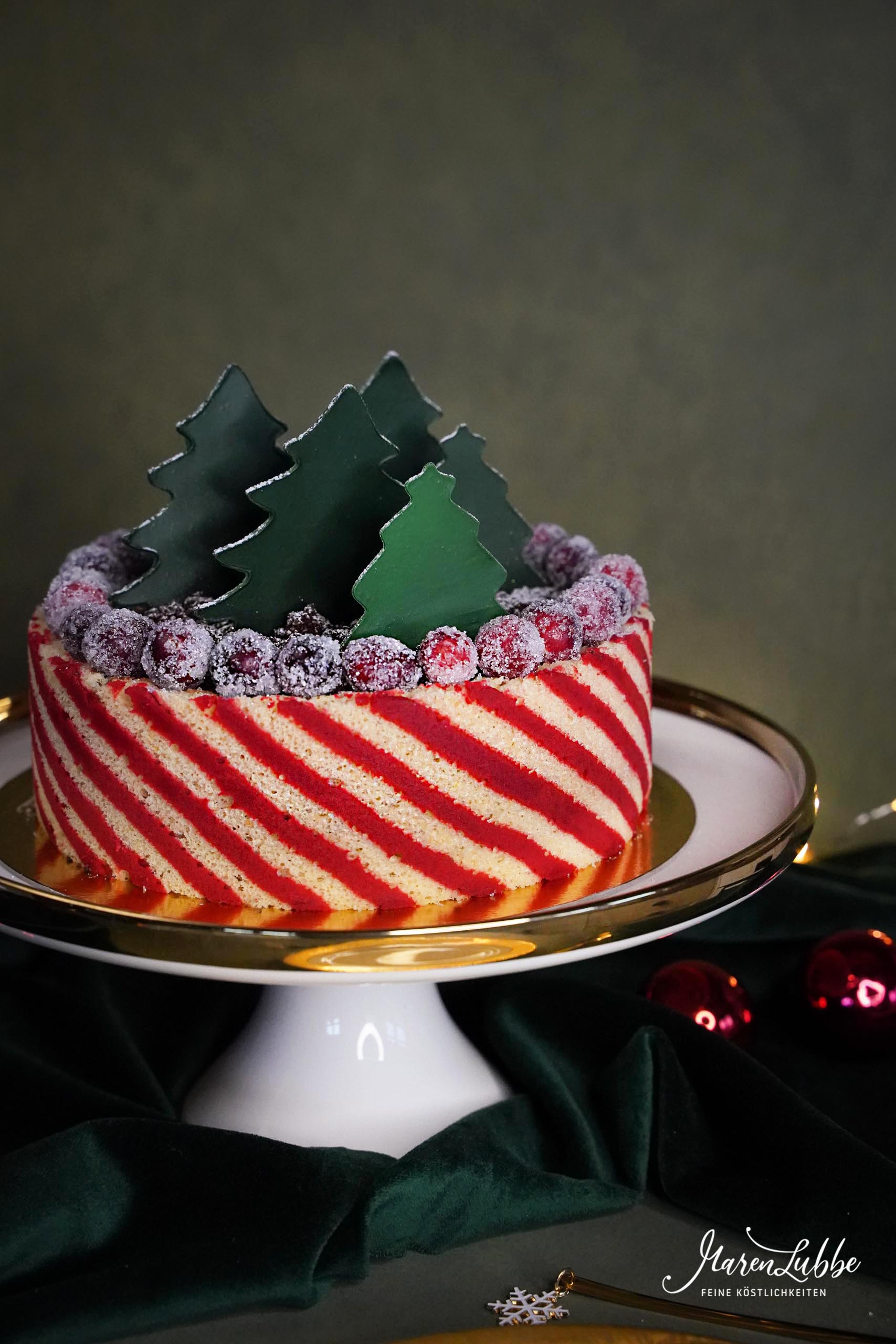 Weihnachtstorte mit Cranberries & Marzipan