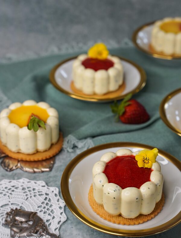 „Fleur de Ricotta“ – Desserttörtchen mit Erdbeere, Minze und Zitrusfrucht